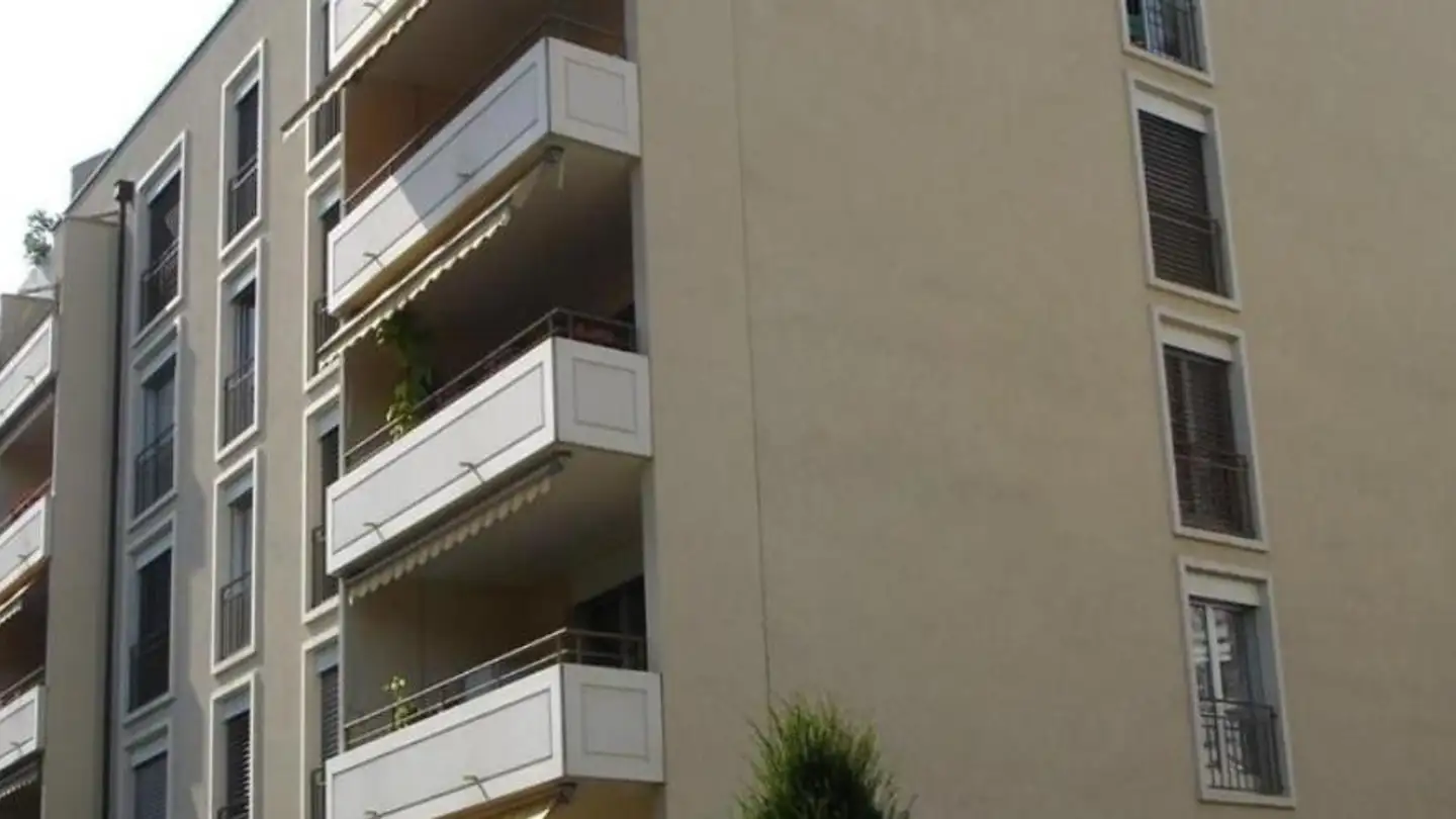 Place de parking couverte à louer - Rue Marie-Brechbuhl 7, 1202 Genève