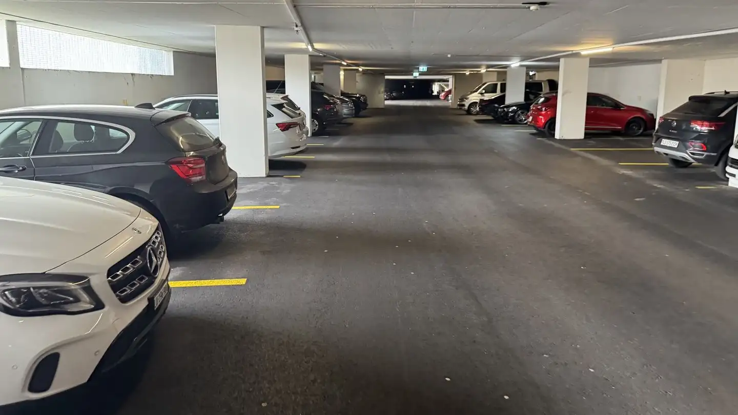 Place de parking extérieure à louer - Unter Sidhalden 3, 6010 Kriens