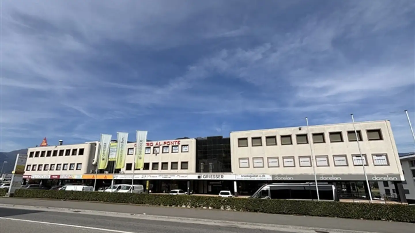 Commercial à louer - Via San Gottardo 46, 6593 Cadenazzo