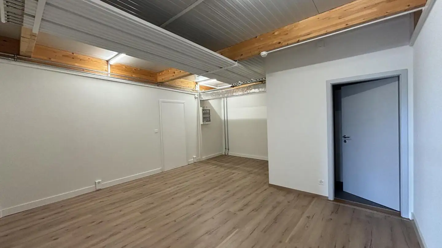 Mixed-use building for rent - Route De Boudry, 2016 Cortaillod - Photo 3
