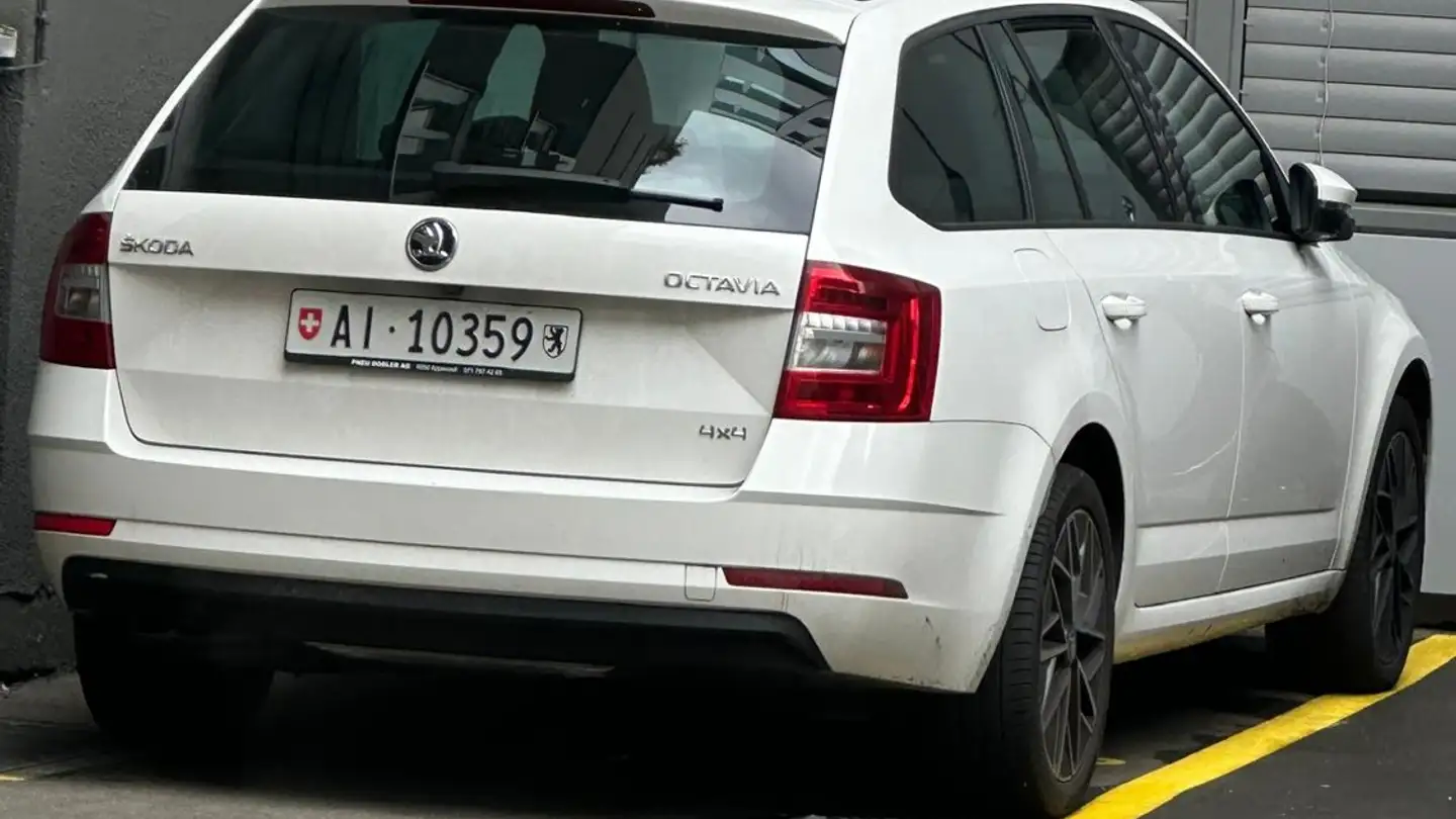 Place de parking extérieure à louer - Tellstrasse 31, 8004 Zürich