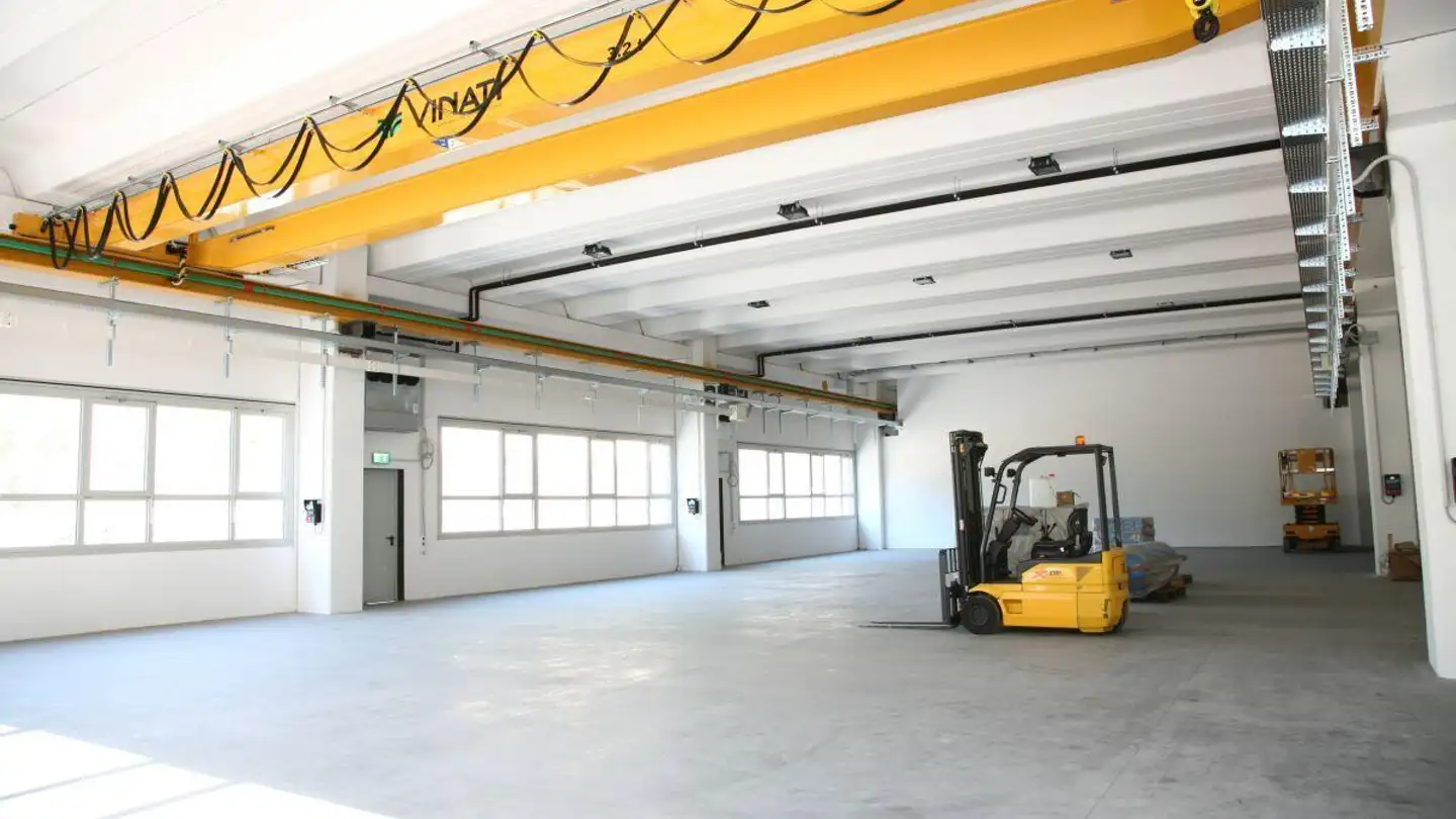 Storage space for rent - Via Stazione 18a, 6532 Castione
