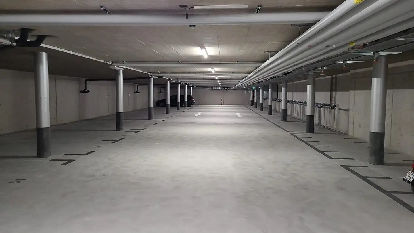 Place de parking souterraine à louer - Badenerstrasse 84, 8952 Schlieren