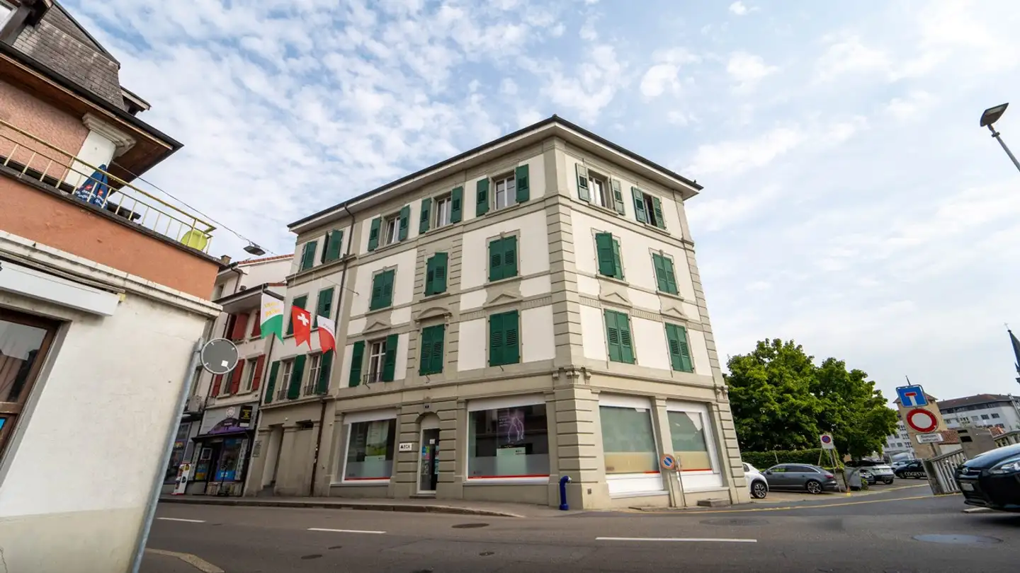 Mixed-use building for sale - 1530 Payerne
