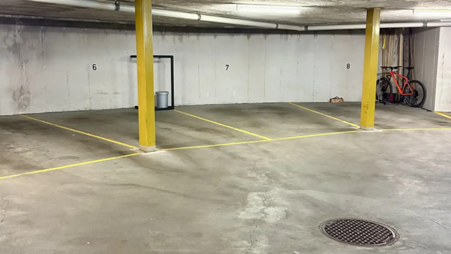 Underground parking space for rent - Hüeblistrasse 35, 8633 Wolfhausen - Photo 3