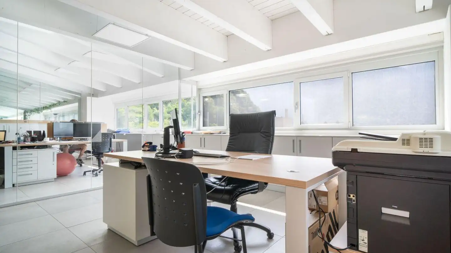 Office space for rent - Via Stazione 18a, 6532 Castione