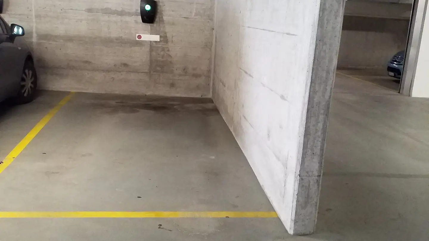 Place de parking extérieure à louer - Rue Du Chemin De Fer 6, 1958 St-Léonard