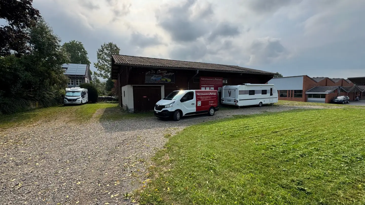 Outdoor parking space for rent - Marthalerstrasse 7, 8463 Benken ZH - Photo 4