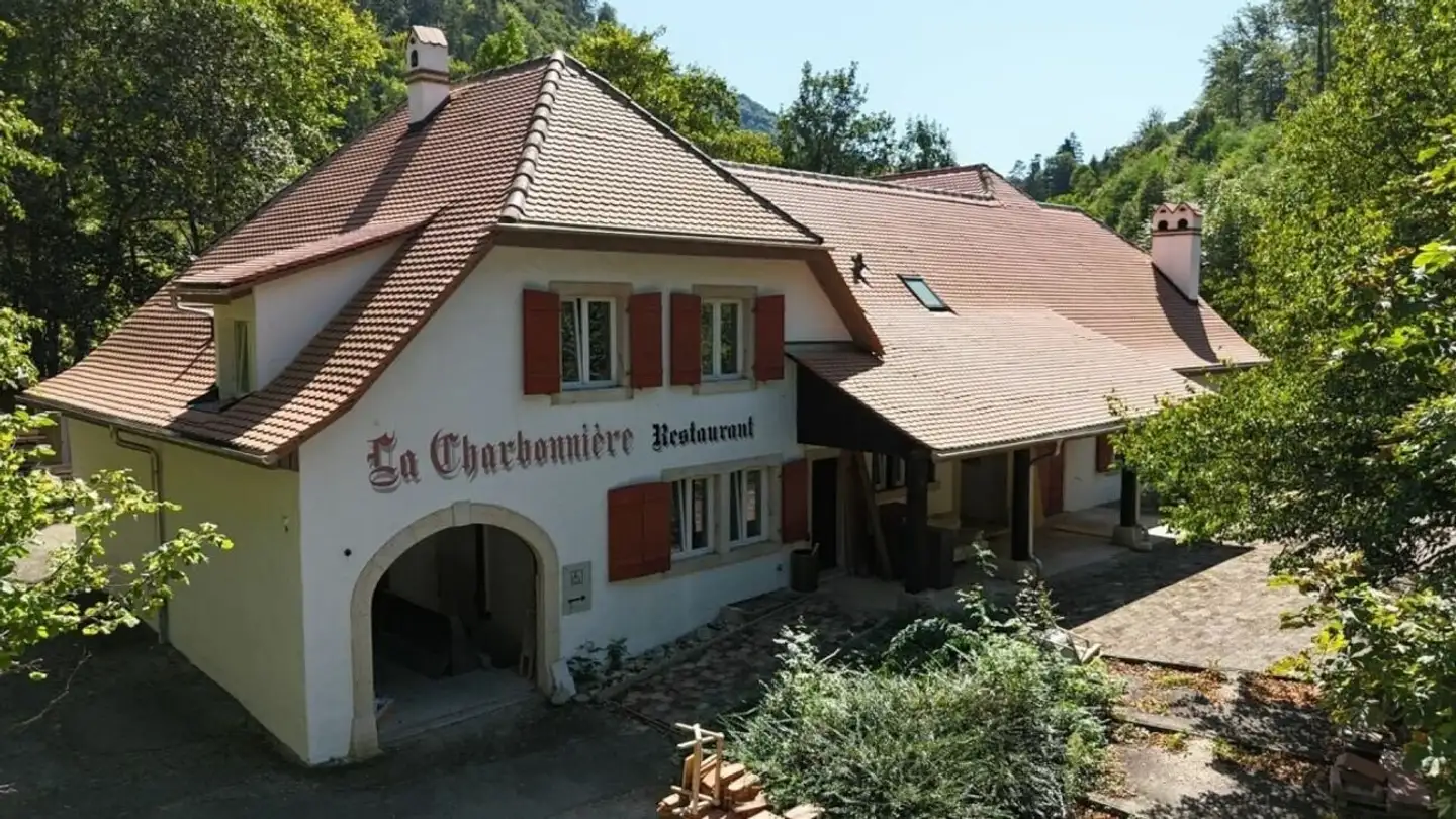 Immeuble mixte à louer - La Charbonnière 16, 2762 Roches BE