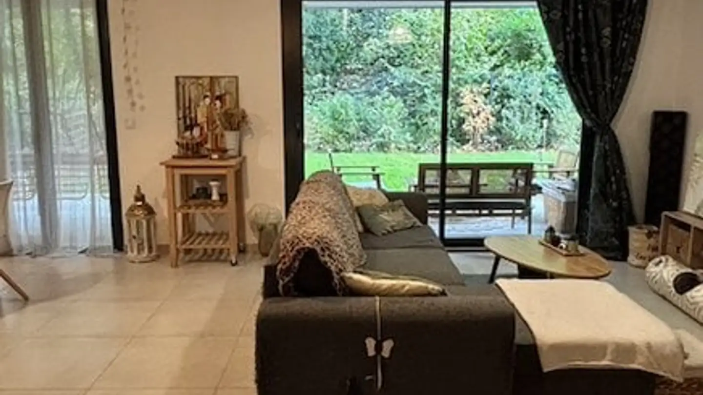 Appartement à louer - 7416 Almens