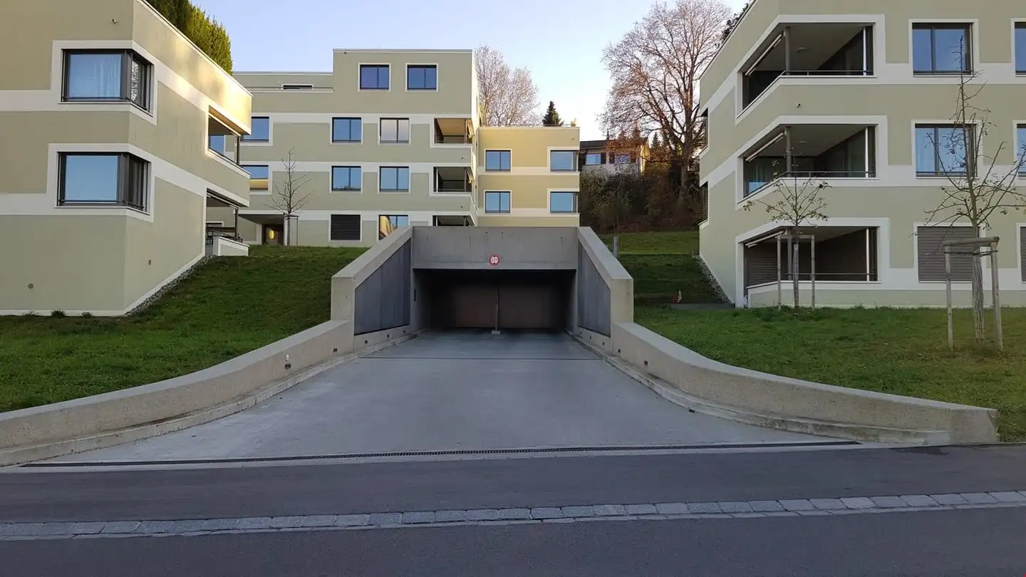 Place de parking couverte à louer - Bellevuerain 8, 2562 Port