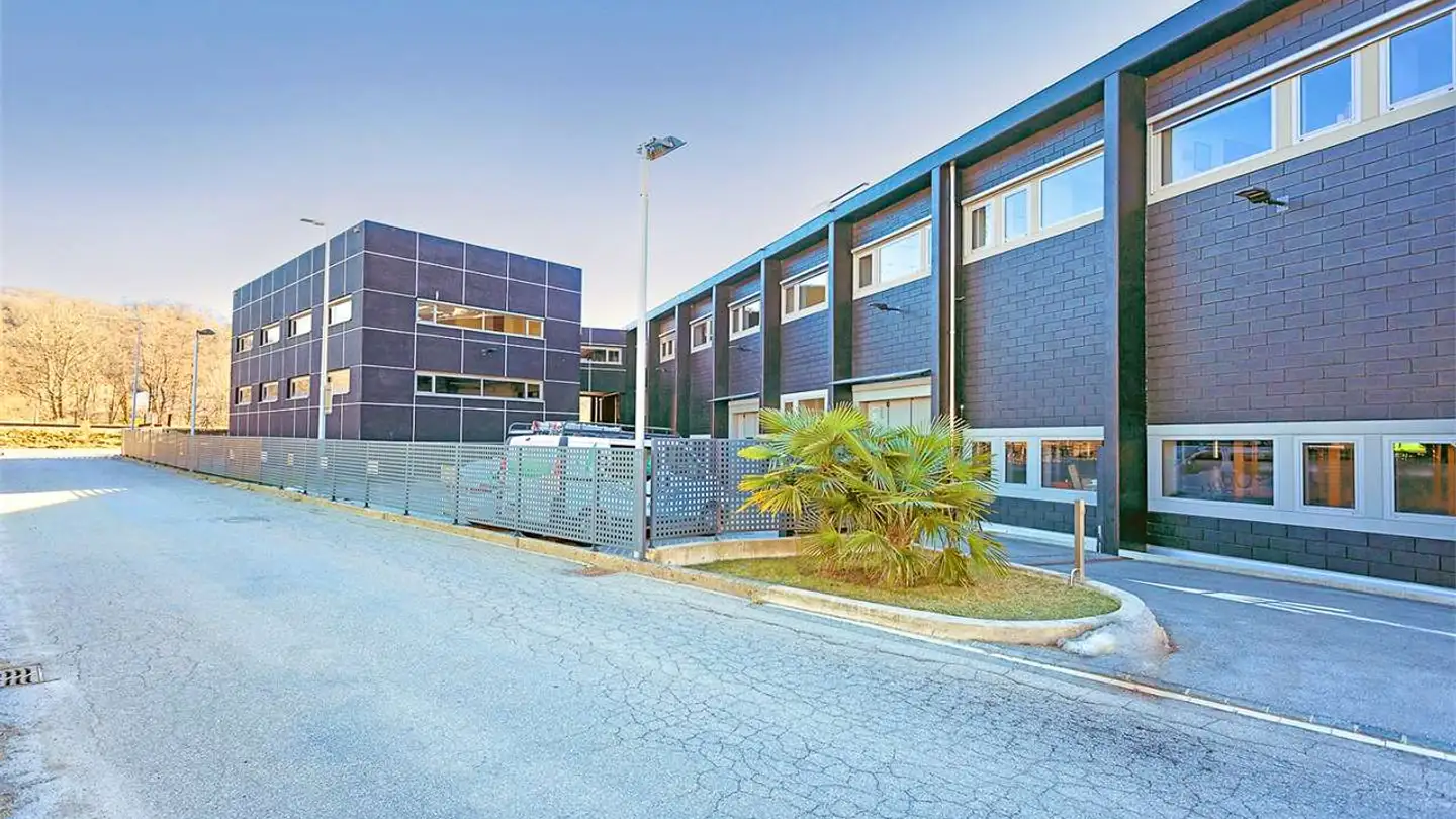 Parcheggio esterno in affitto - 6807 Taverne