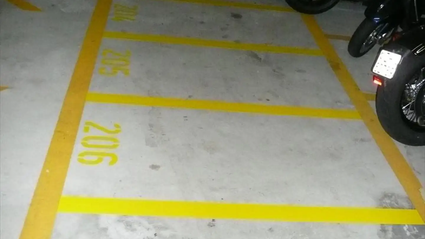 Place de parking extérieure à louer - 8041 Zürich - Photo 3