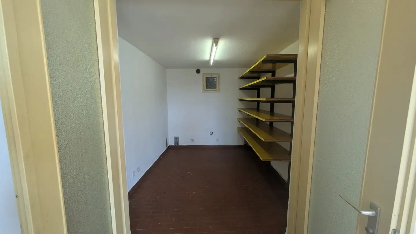 Commercial à louer - Lungo Tresa 30, 6988 Ponte Tresa - Photo 4