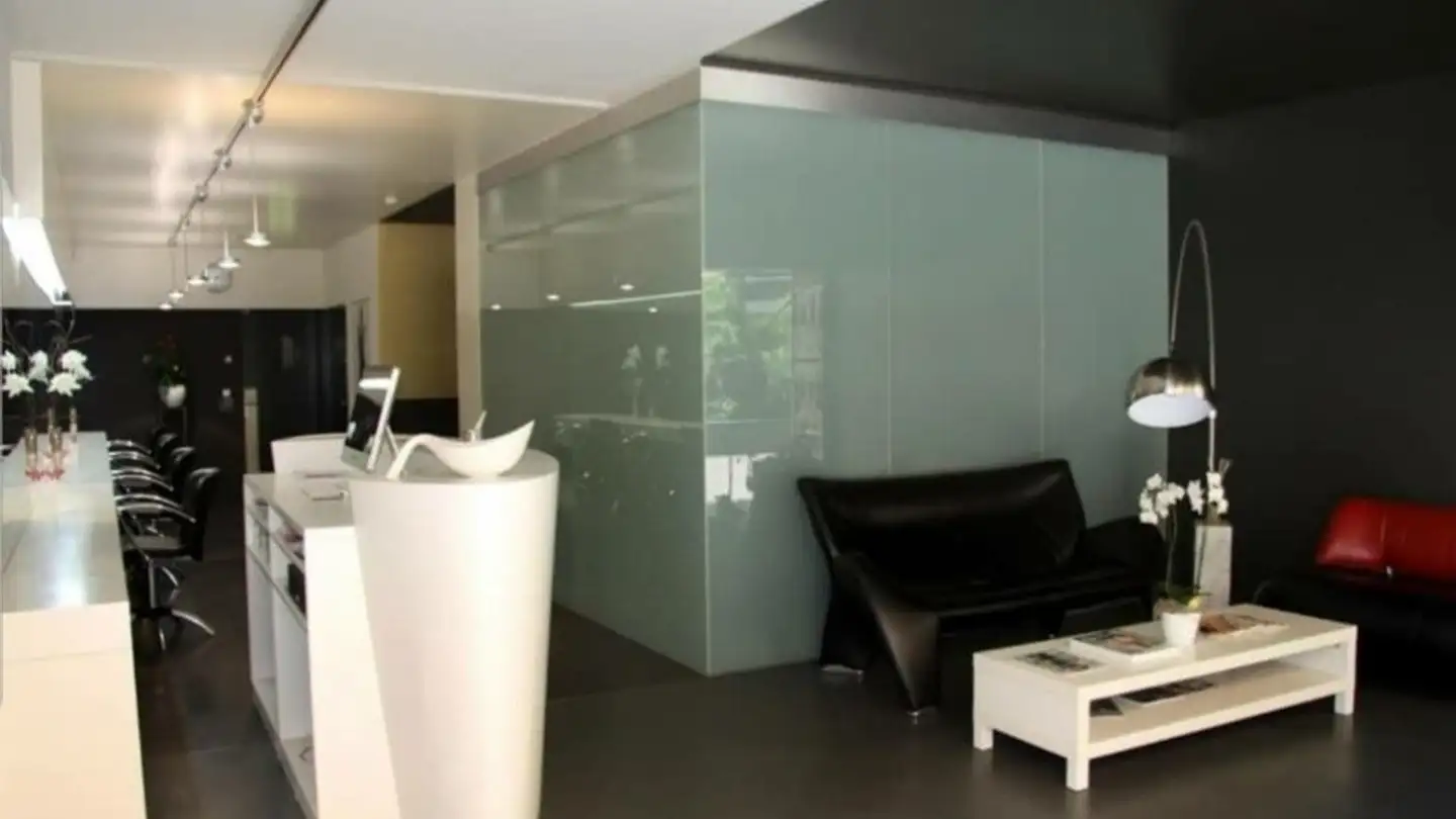 Commercial à louer - Flüelastrasse 31B, 8047 Zürich