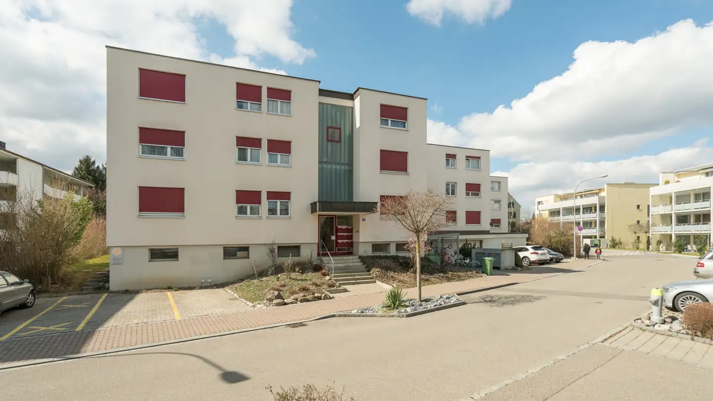 Place de parking intérieure pour moto à louer - Austrasse 4, 8951 Fahrweid