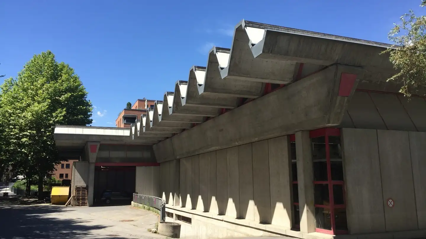 Place de parking intérieure pour moto à louer - Schinerstrasse 16, 3900 Brig - Photo 2