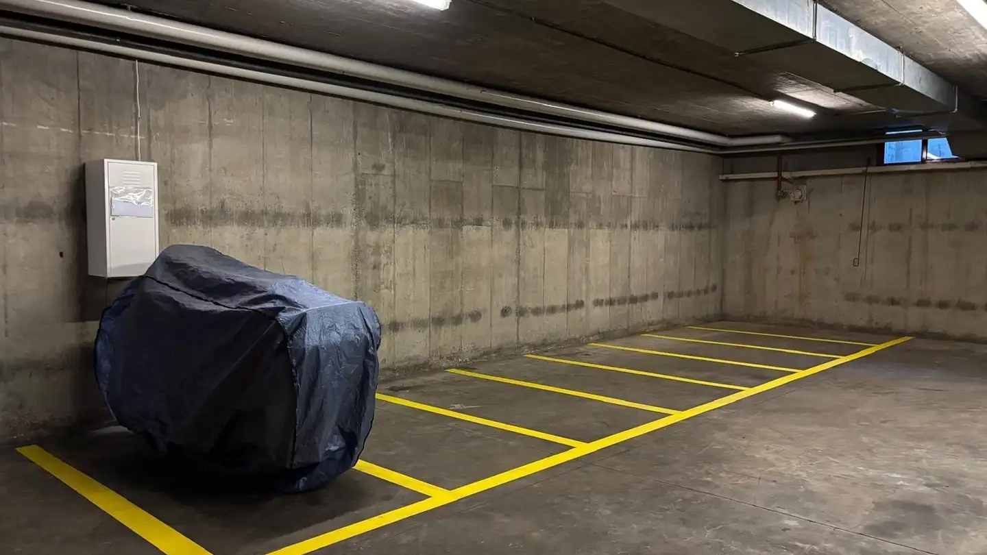 Place de parking intérieure pour moto à louer - Schinerstrasse 16, 3900 Brig - Photo 4