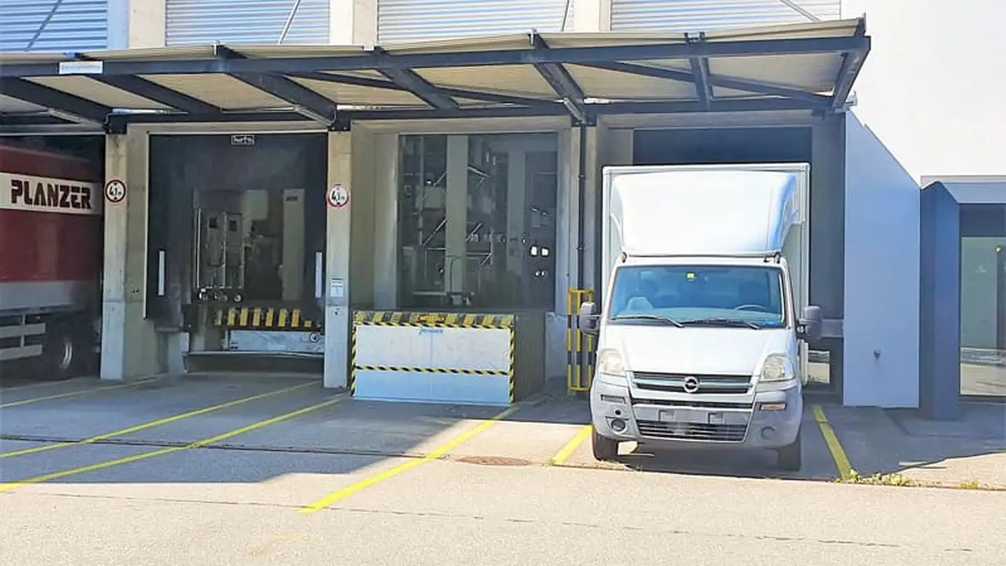 Commerciale in affitto - Grabenstrasse 1, 8606 Nänikon - Photo 2