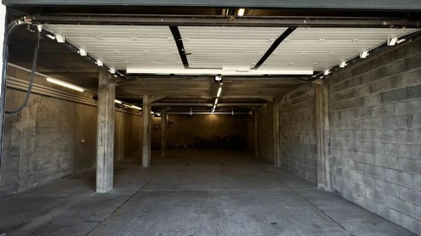 Commercial for rent - 1880 Bex
