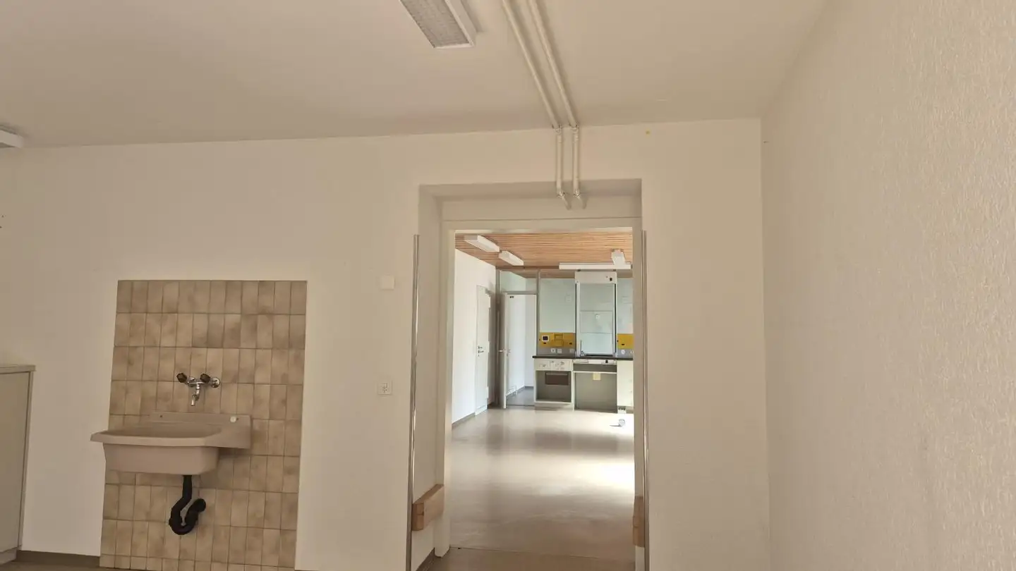 Workshop for rent - Bahnhofstrasse 5, 8756 Mitlödi - Photo 2