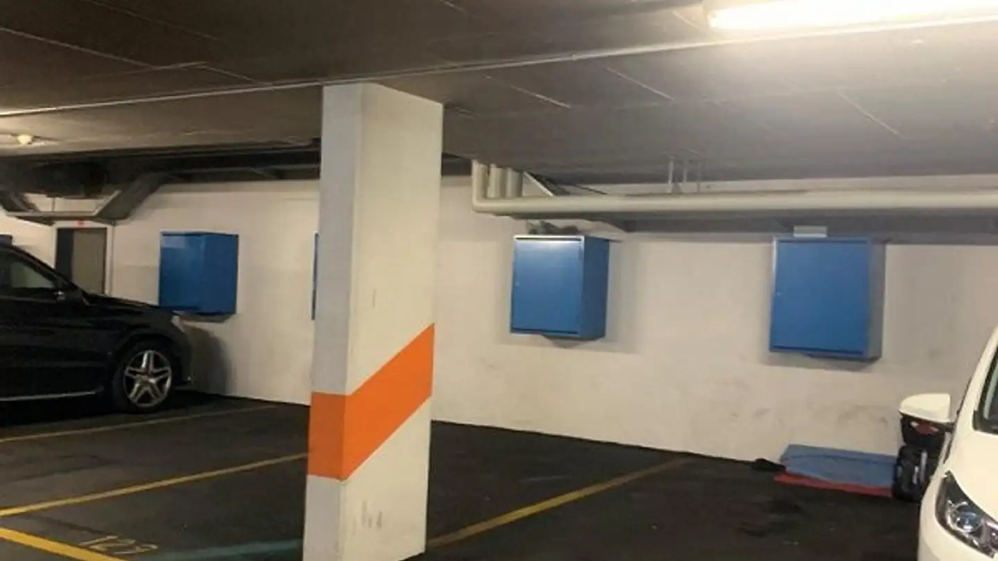 Place de parking souterraine à louer - Wehntalerstrasse, 8105 Regensdorf