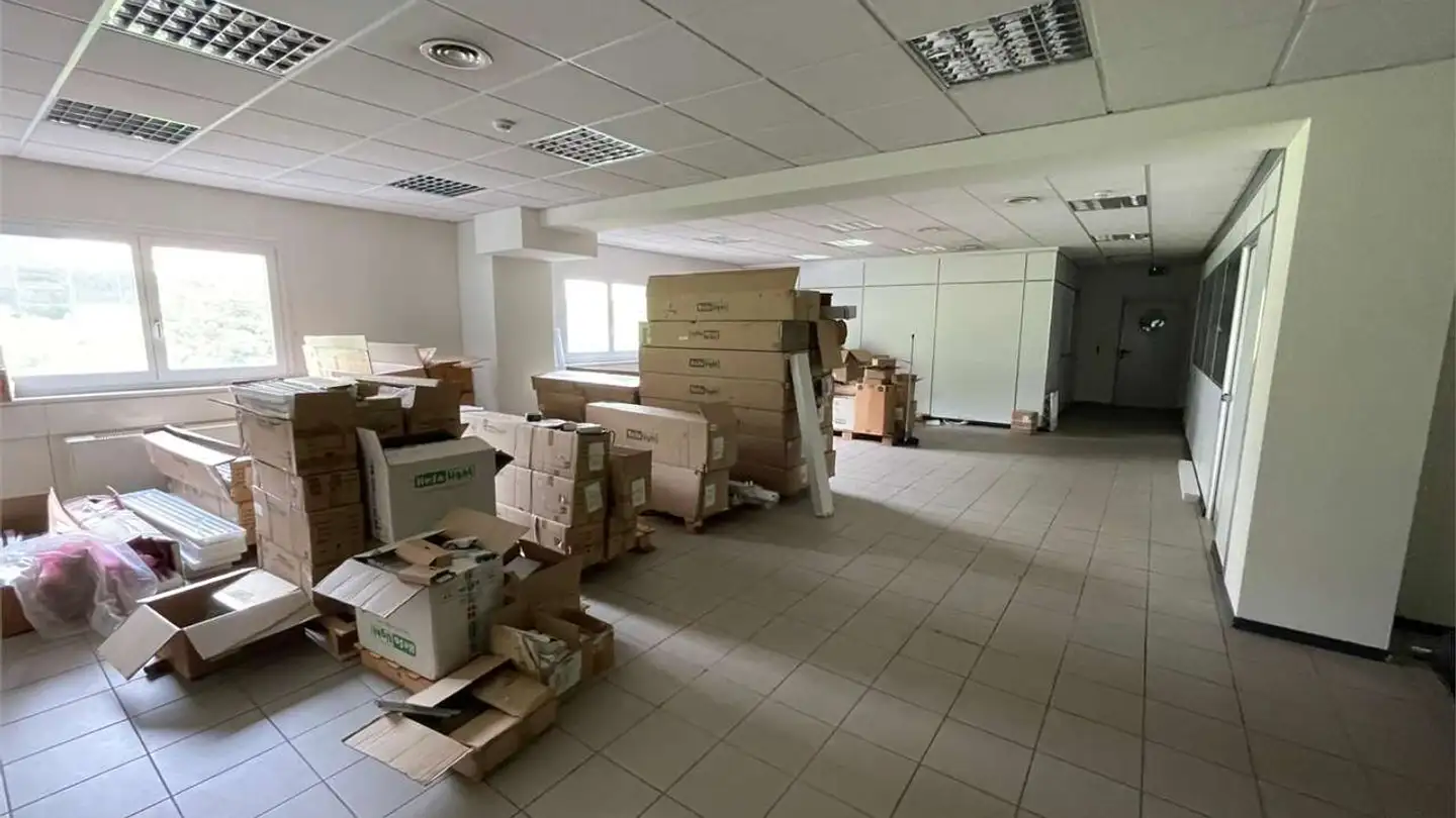 Office space for rent - Via Cantonale, 6928 Manno