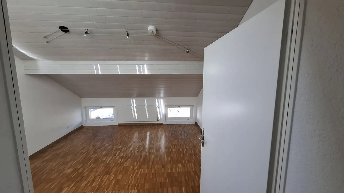 Wohnung mieten - Esslingerstrasse 16, 8618 Oetwil am See - Foto 4