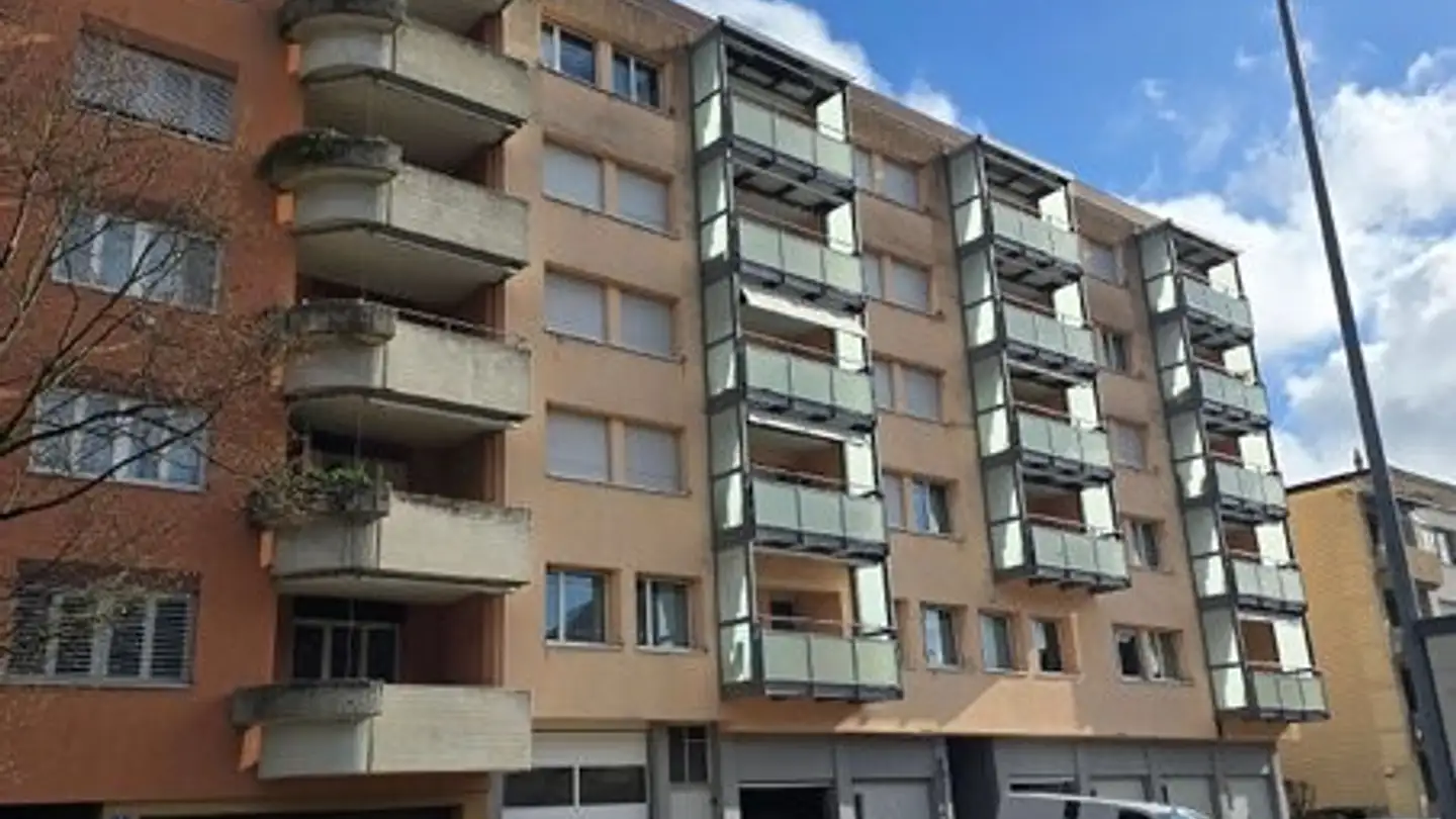 Tiefgaragenstellplatz mieten - Grünaugasse 1, 8212 Neuhausen am Rheinfall