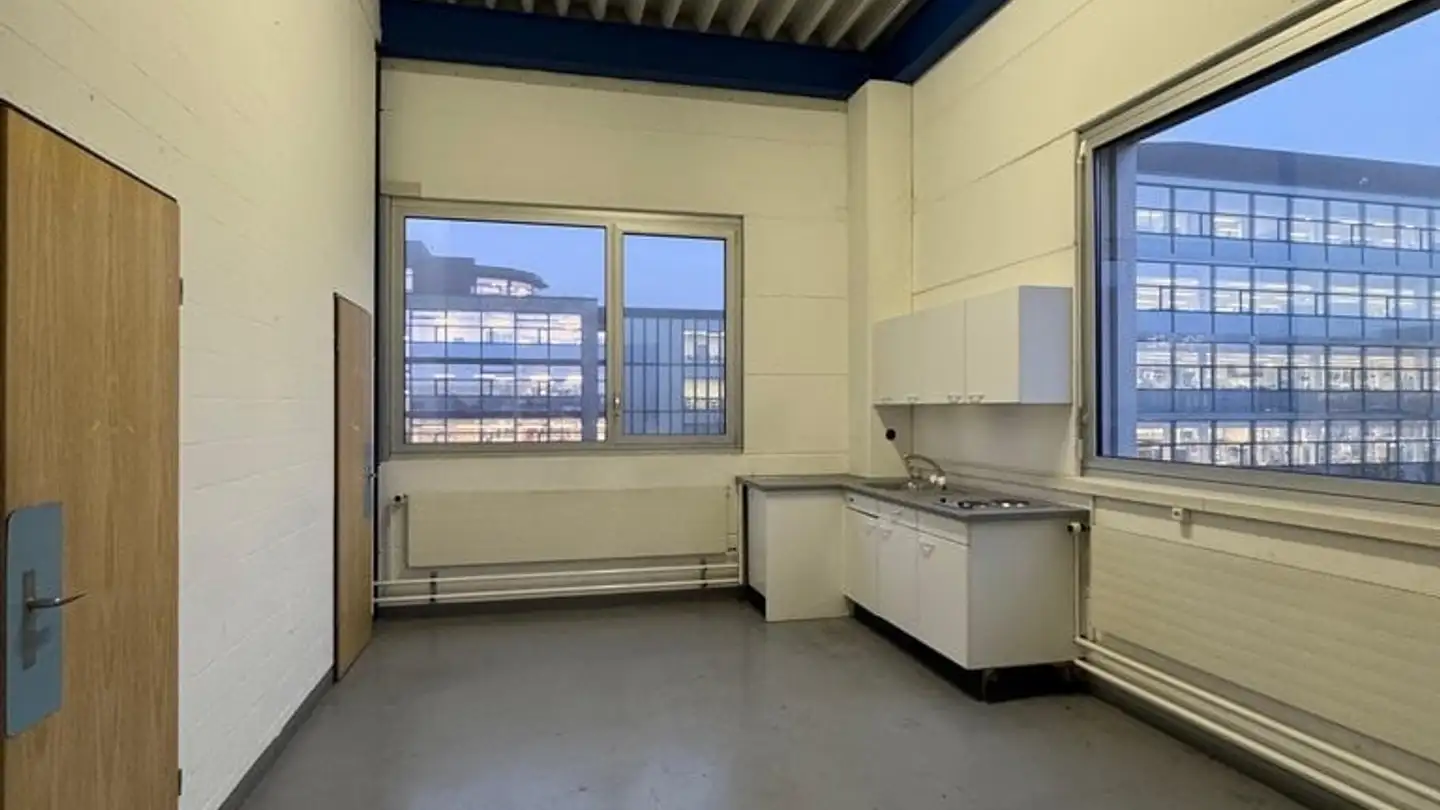 Gewerbe mieten - Rue De Longeau / Lengnaustrasse 10, 2504 Biel/Bienne - Foto 4