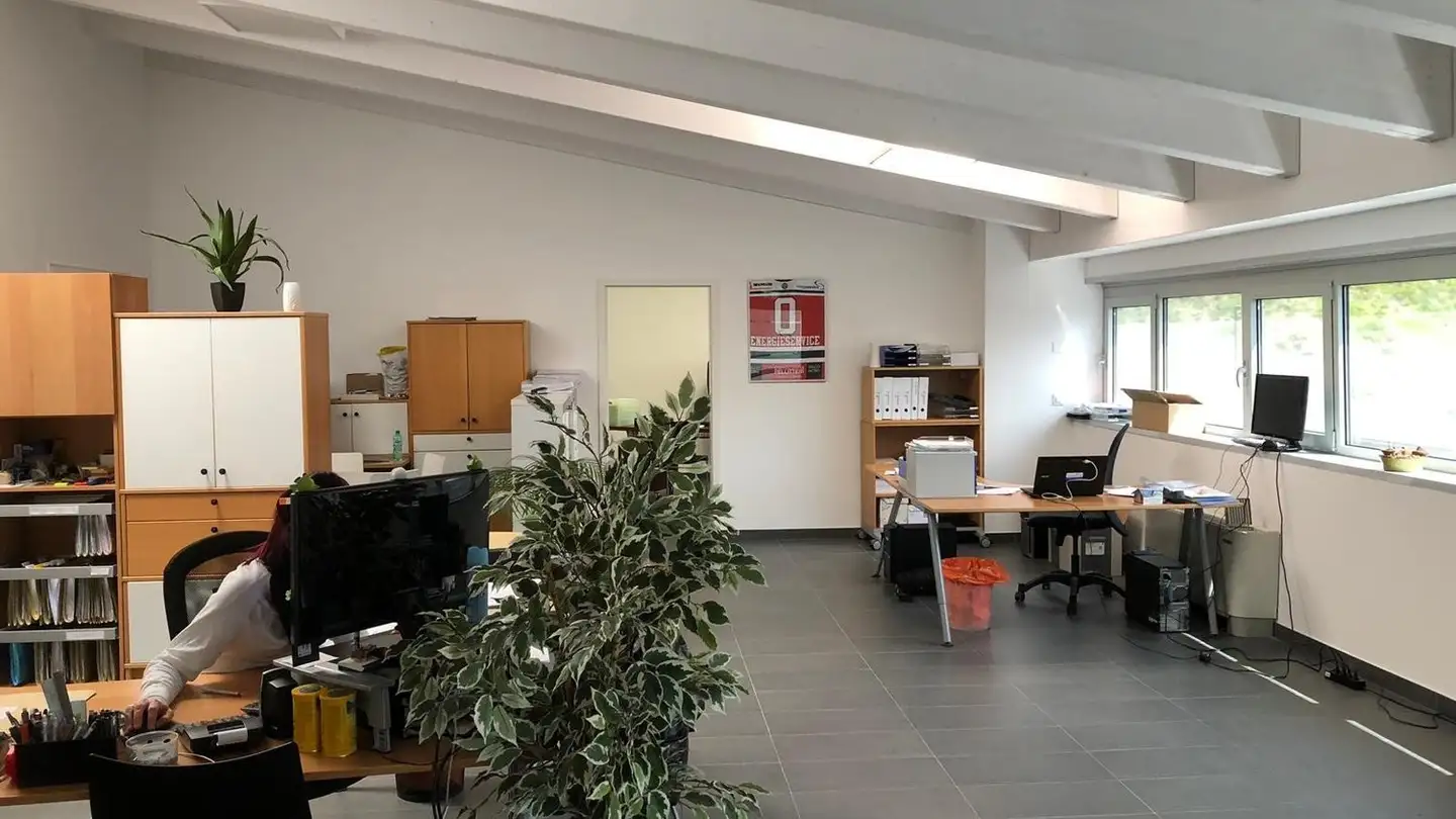 Spazio ufficio in affitto - Via Stazione 18b, 6532 Castione - Photo 4