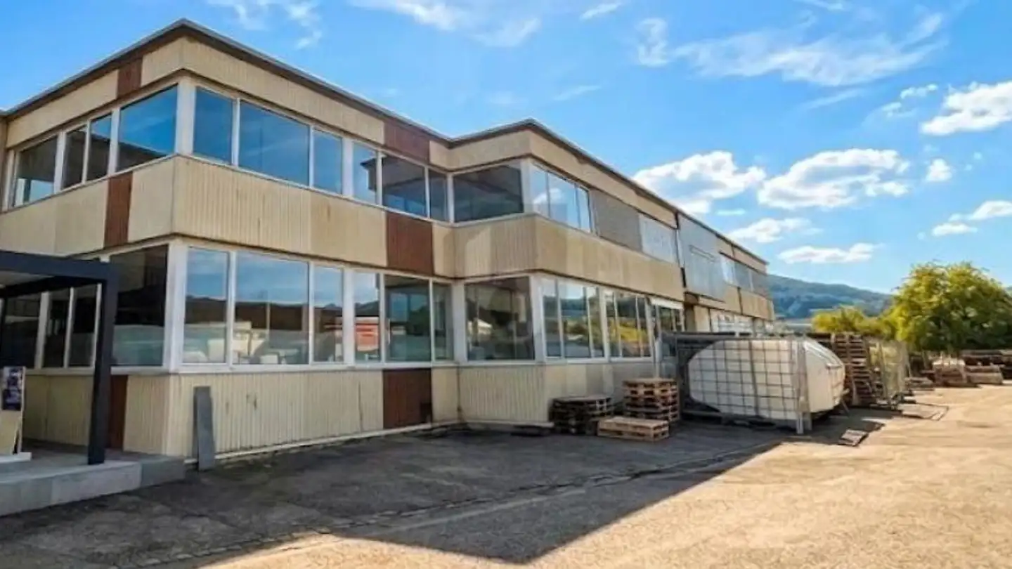 Factory for rent - 2854 Bassecourt