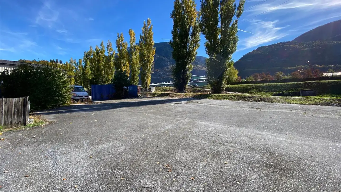 Place de parking extérieure à louer - Route De L'ancien Sierre 6, 3960 Sierre
