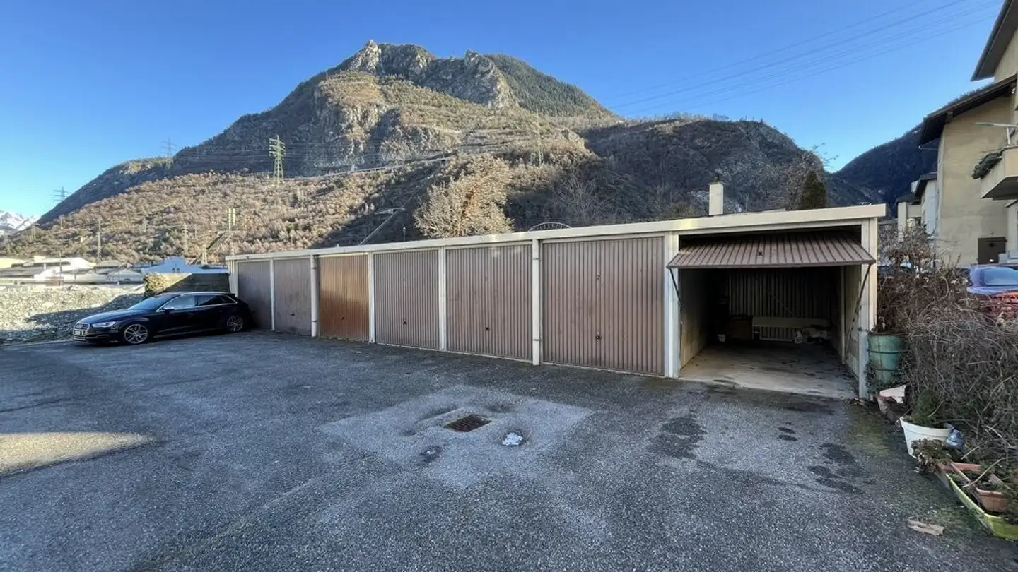 Garage individuel à louer - Grande Avenue 6, 3965 Chippis