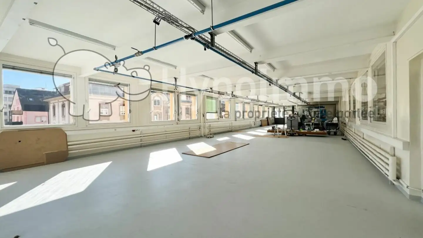 Workshop for rent - Rue Des Billodes 26, 2400 Le Locle