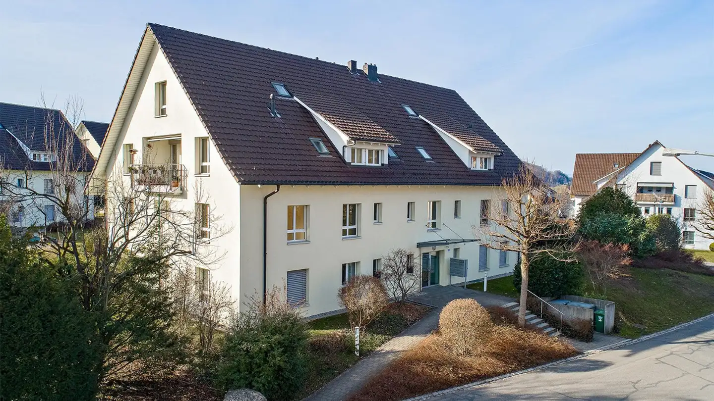 Indoor motorbike parking space for rent - 8906 Bonstetten