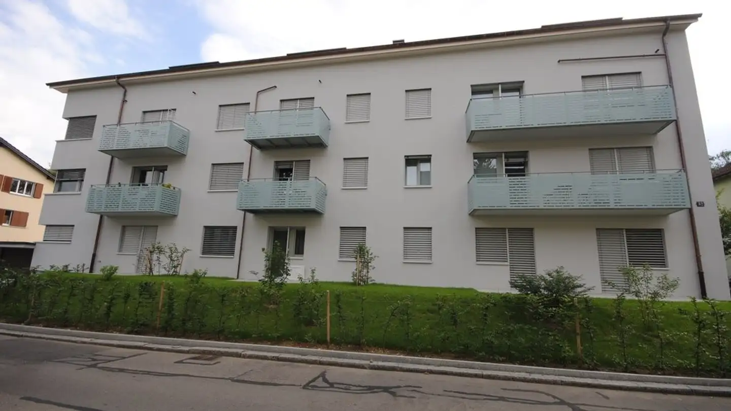 Place de parking extérieure à louer - Langfurren 32, 8057 Zürich