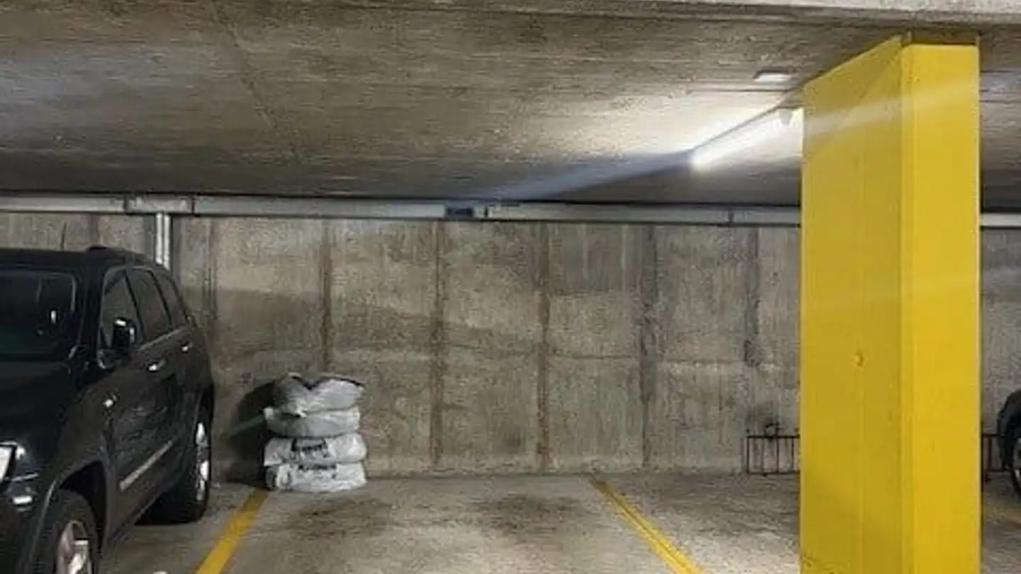 Tiefgaragenstellplatz mieten - Freiestrasse 159, 8032 Zürich