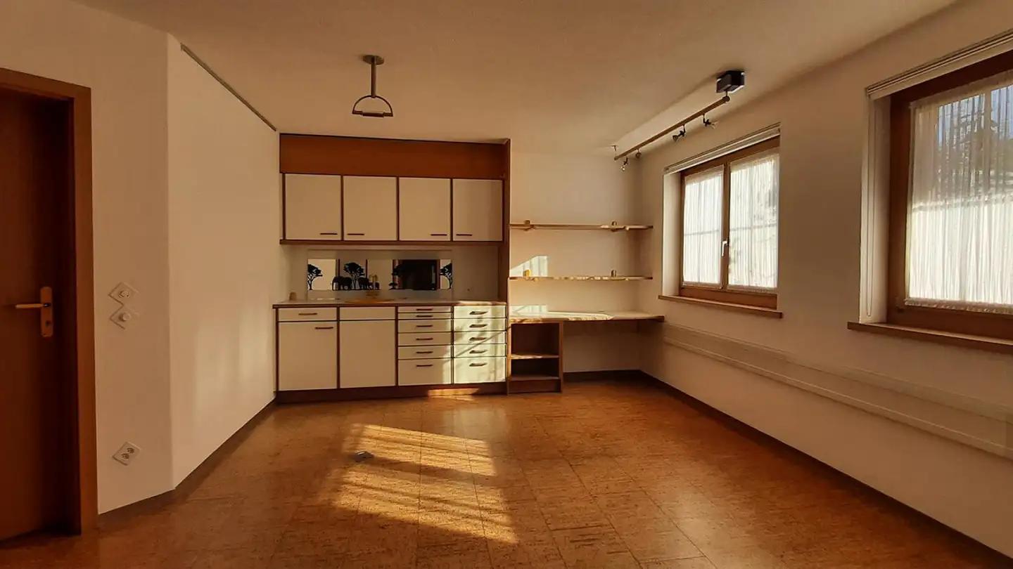 Medical practice for rent - Hauptstrasse 100, 7233 Jenaz