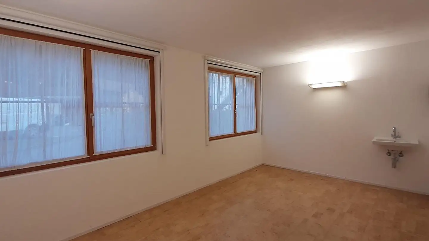 Studio medico in affitto - Hauptstrasse 100, 7233 Jenaz - Photo 4