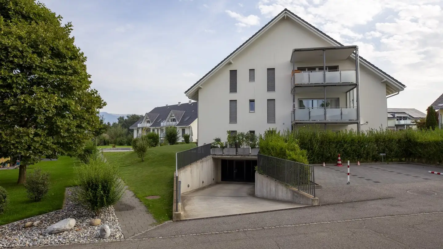 Tiefgaragenstellplatz mieten - Hofacher 19, 3298 Oberwil b. Büren