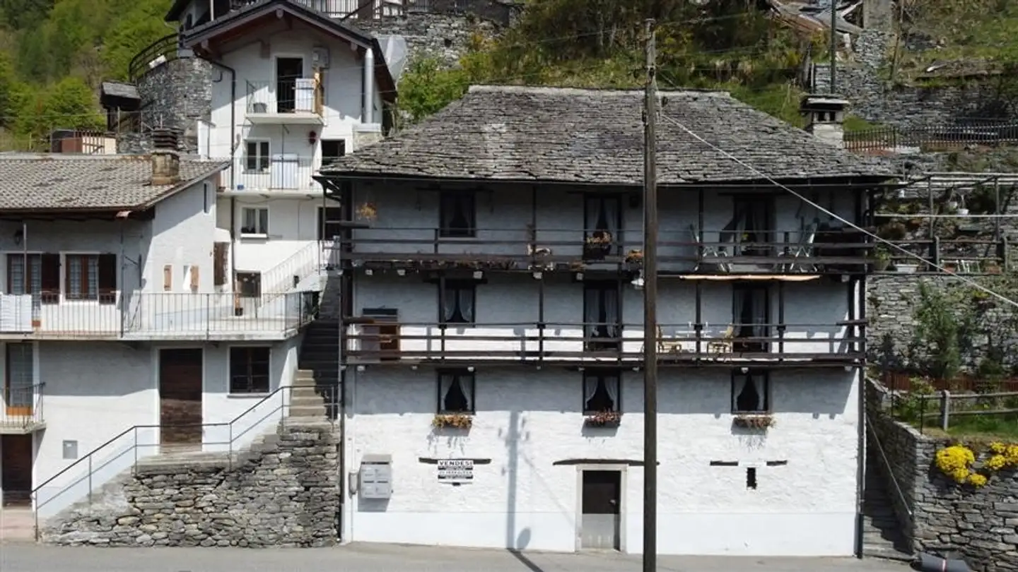 Immeuble résidentiel à vendre - 6663 Comologno