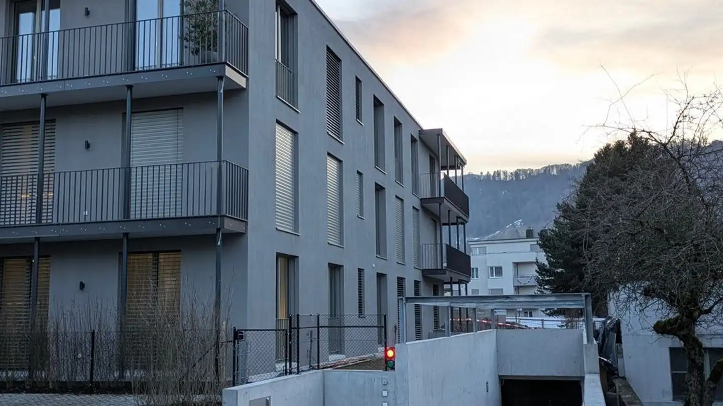 Tiefgaragenstellplatz mieten - Kilchbergstrasse 25, 8134 Adliswil