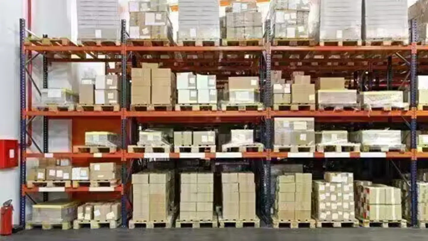 Mixed-use building for rent - 6930 Bedano