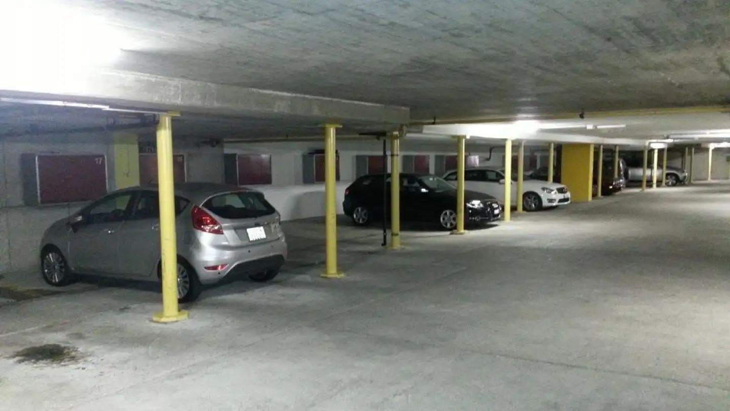 Tiefgaragenstellplatz mieten - Bachwiesenstrasse 119, 8047 Zürich