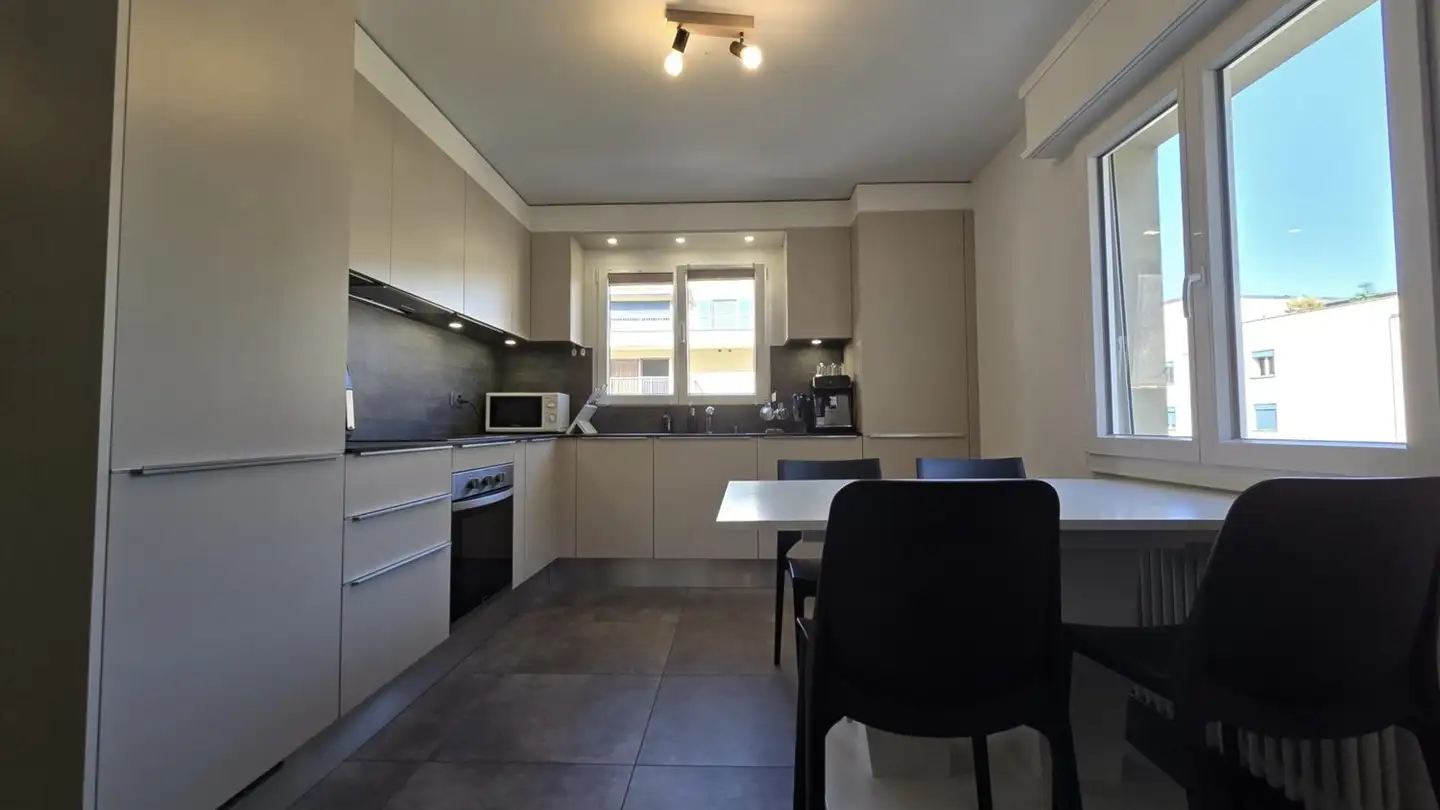 Apartment for sale - 1907 Saxon