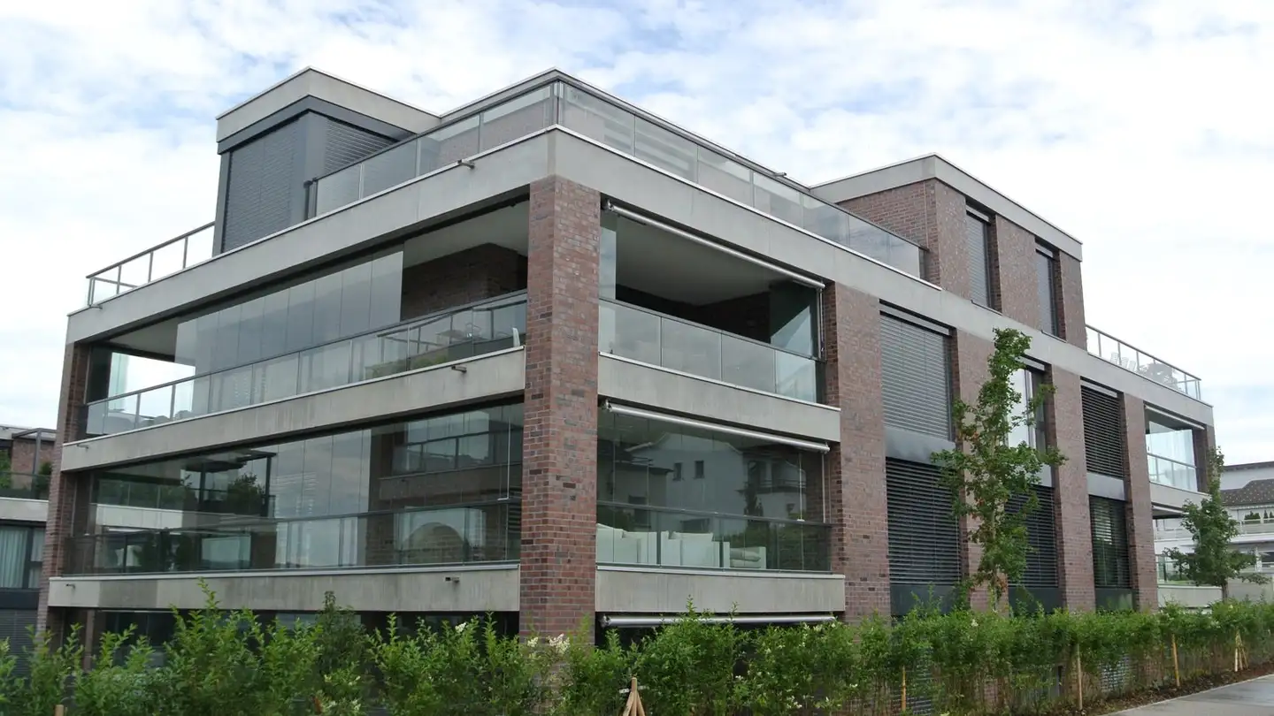 Tiefgaragenstellplatz mieten - Rietbrunnen 28, 8808 Pfäffikon SZ