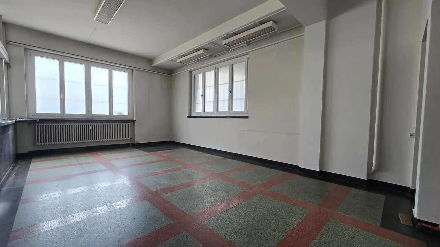 Gewerbe mieten - Rue De Madretsch / Madretschstrasse 12, 2503 Biel/Bienne - Foto 2