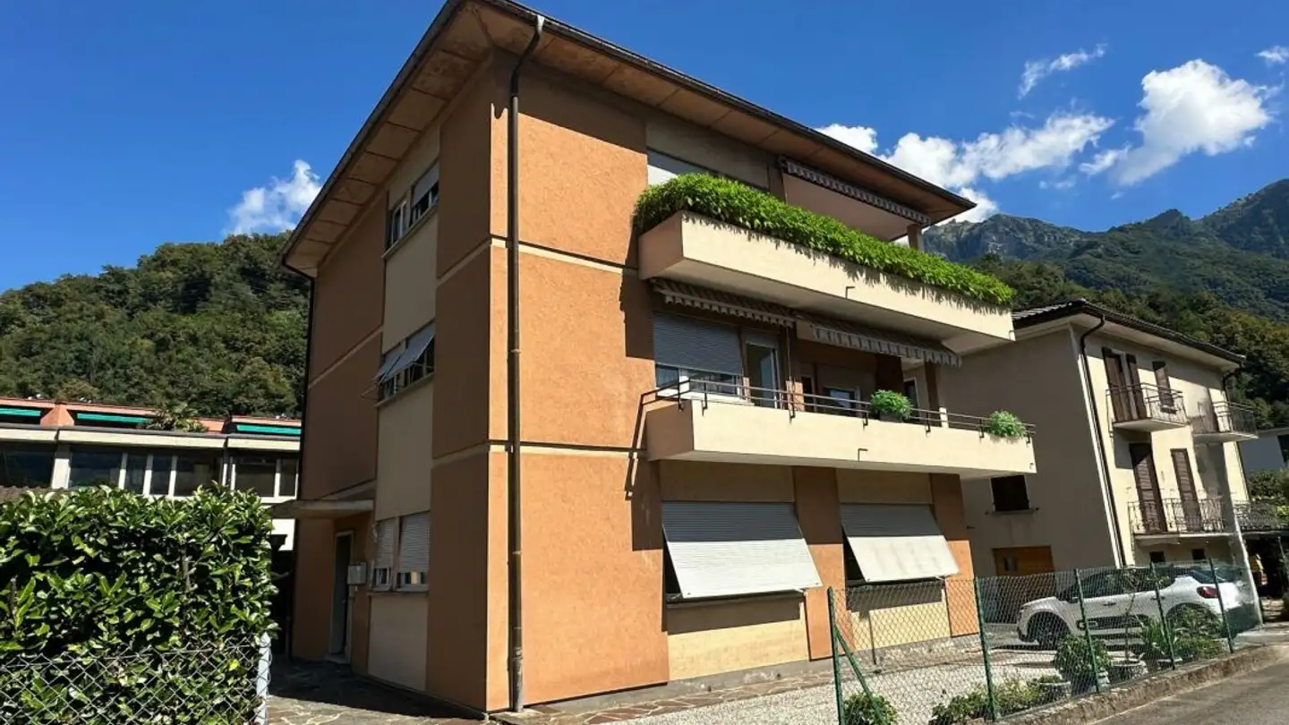 Residential building for sale - 6817 Maroggia