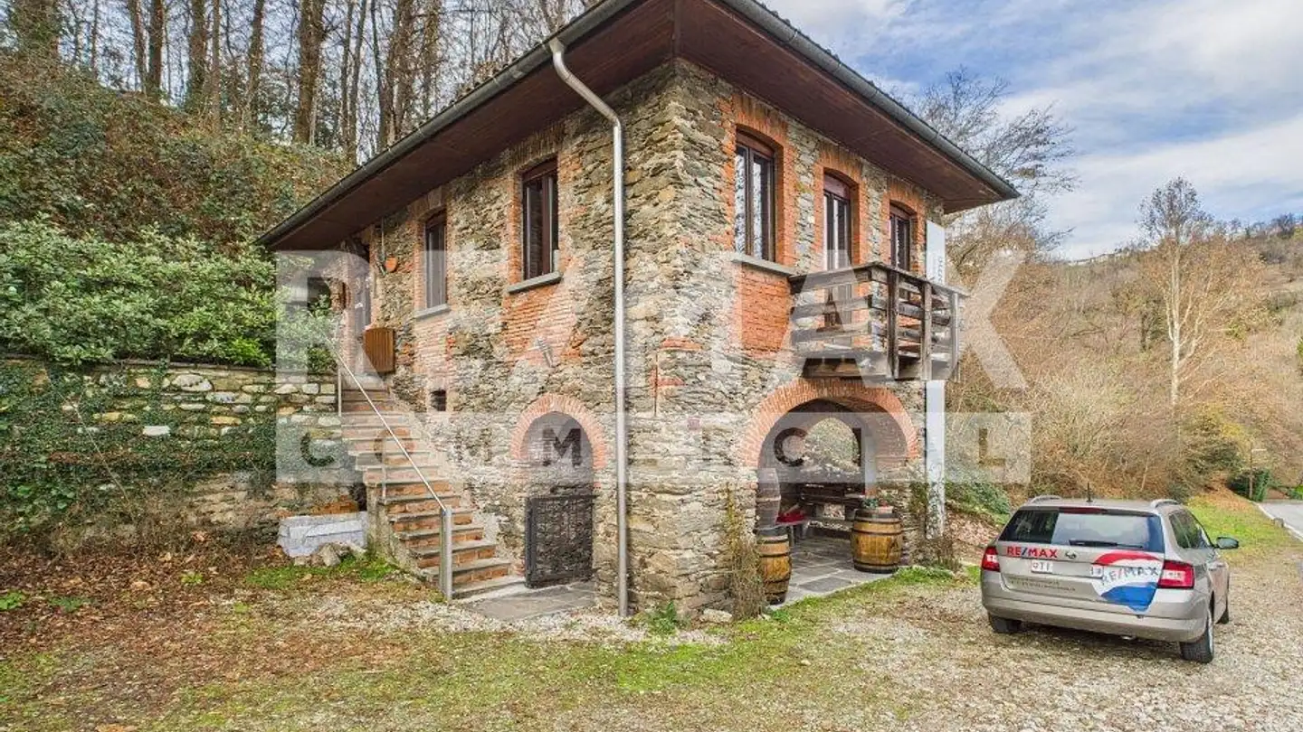 Mixed-use building for sale - Via Monteggio, 6998 Monteggio